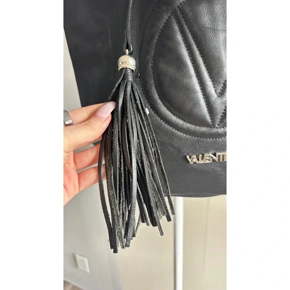 $1,095 Authentic Valentino Tote Bag Black Leather Silver Chain Strap V Logo - Picture 5 of 16